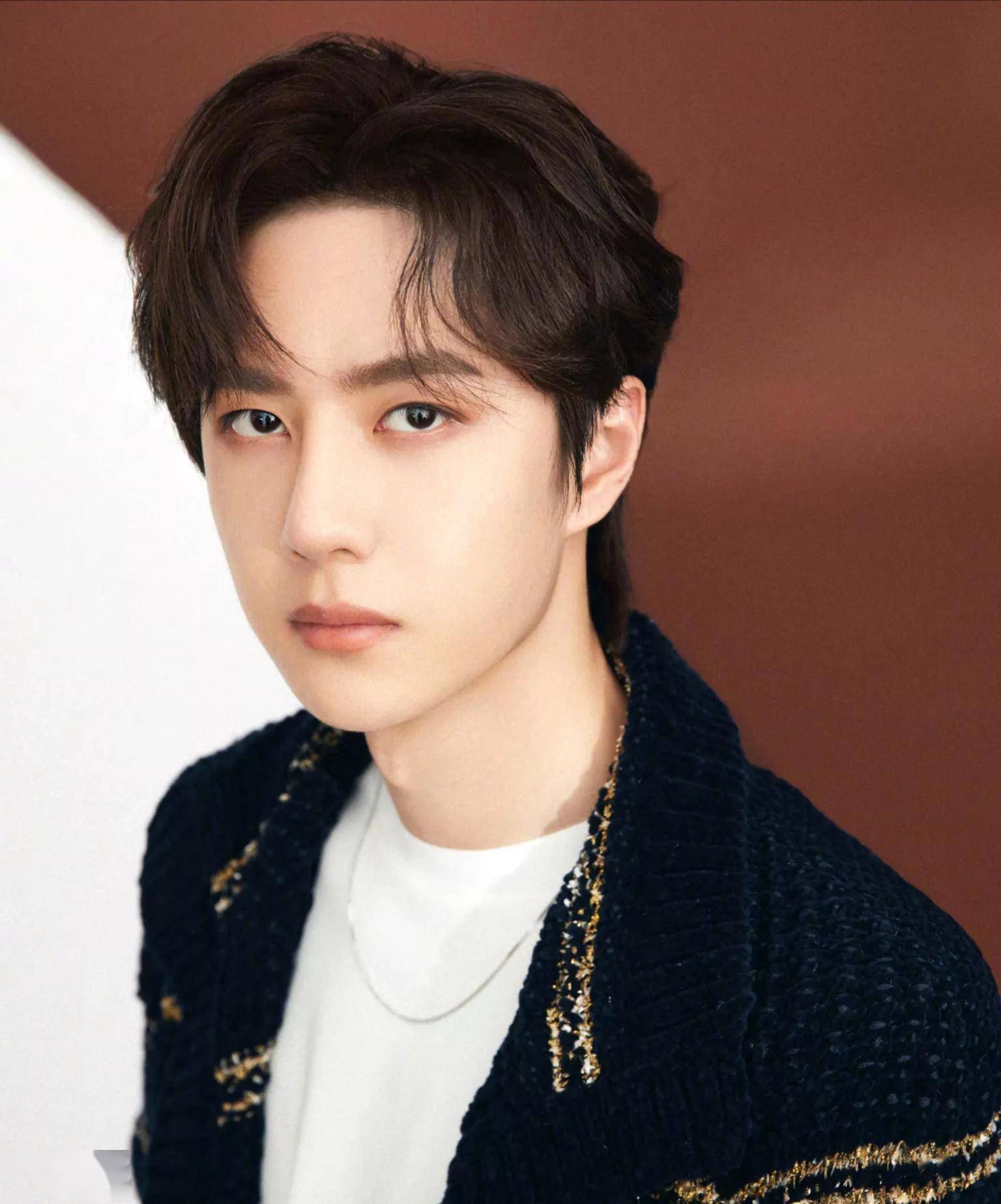 尼坤最新写真,时代之星闪耀风采