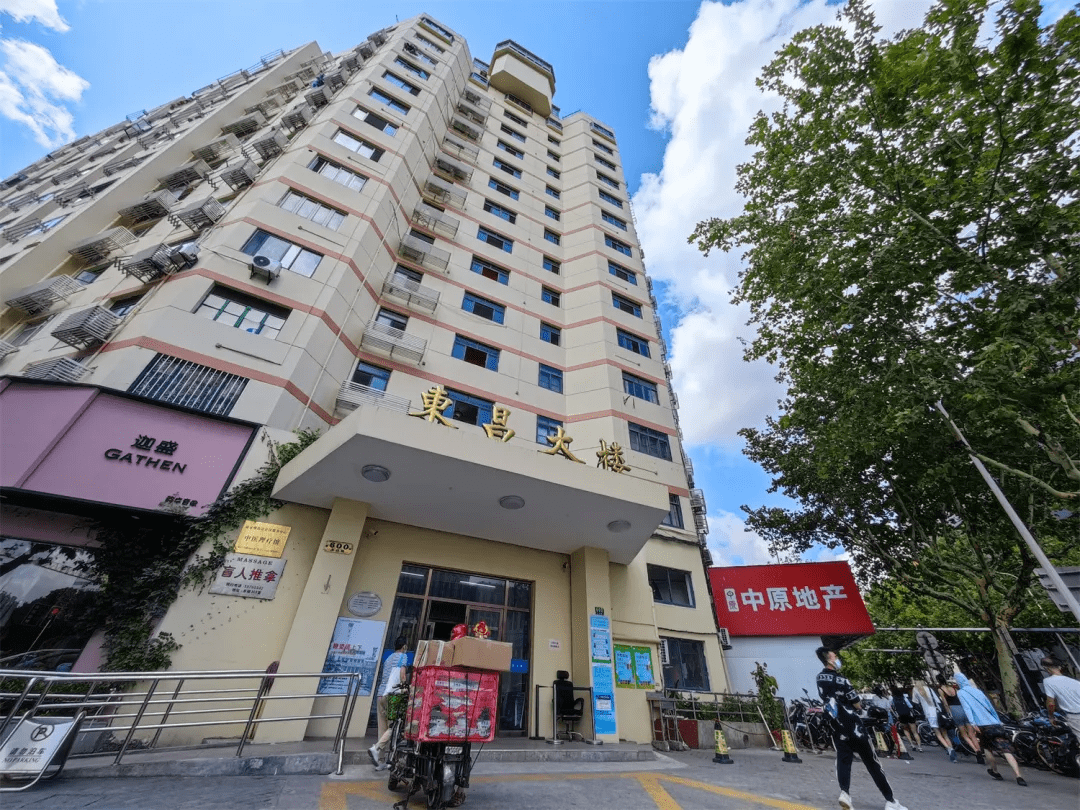 新宾最新楼房，温馨家园的故事