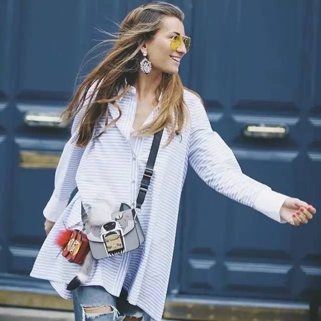 刘雯最新包包引领时尚潮流