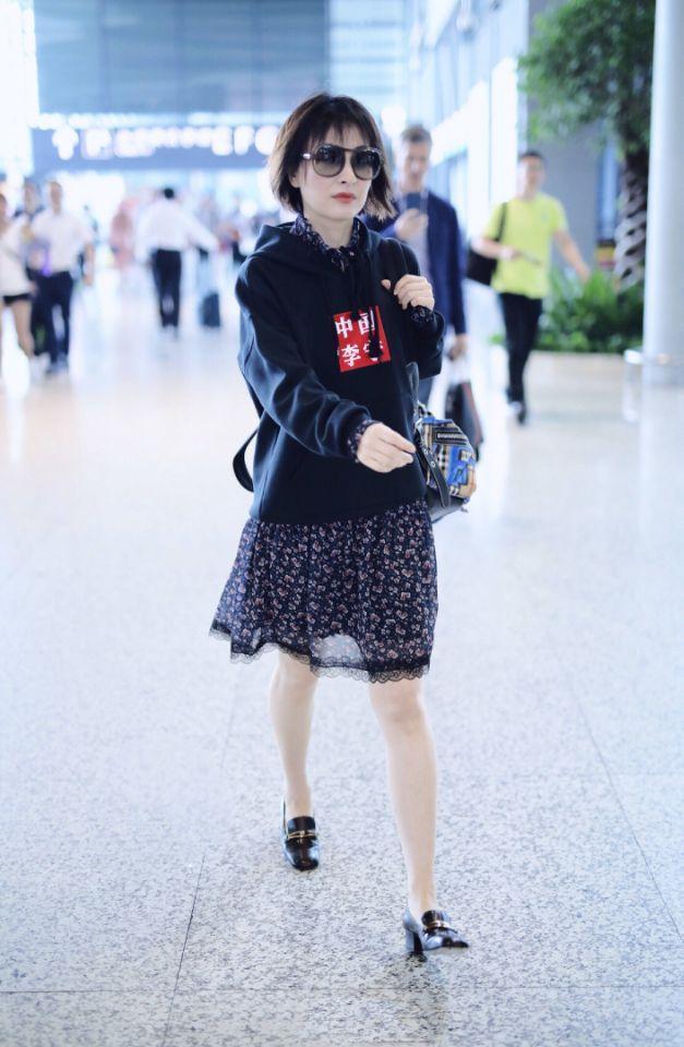 凯莉布鲁克最新街拍，自信之美，变化之魅力