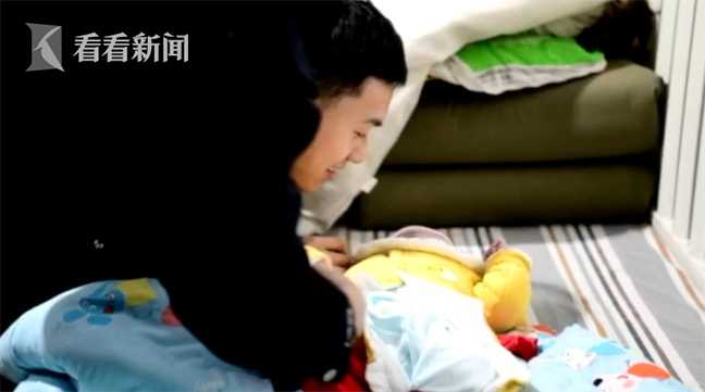 女婴护理探索，特色小店的别样风情与换尿布视频揭秘