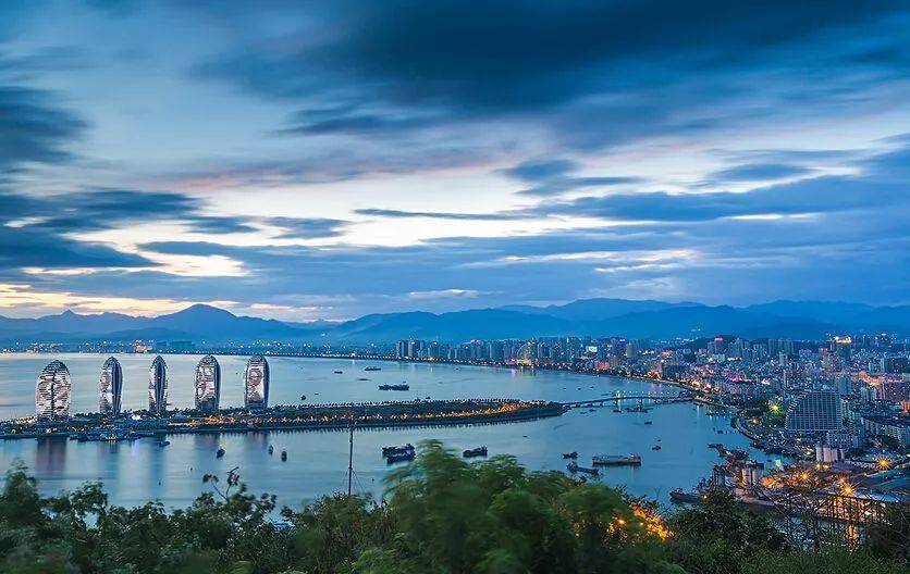 海南临高发展繁荣步伐加快，最新新闻动态报道