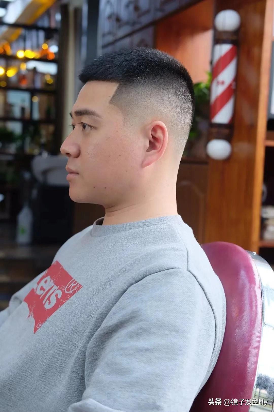 最新款女士发型,最新款女士发型，时尚潮流的演变与地位