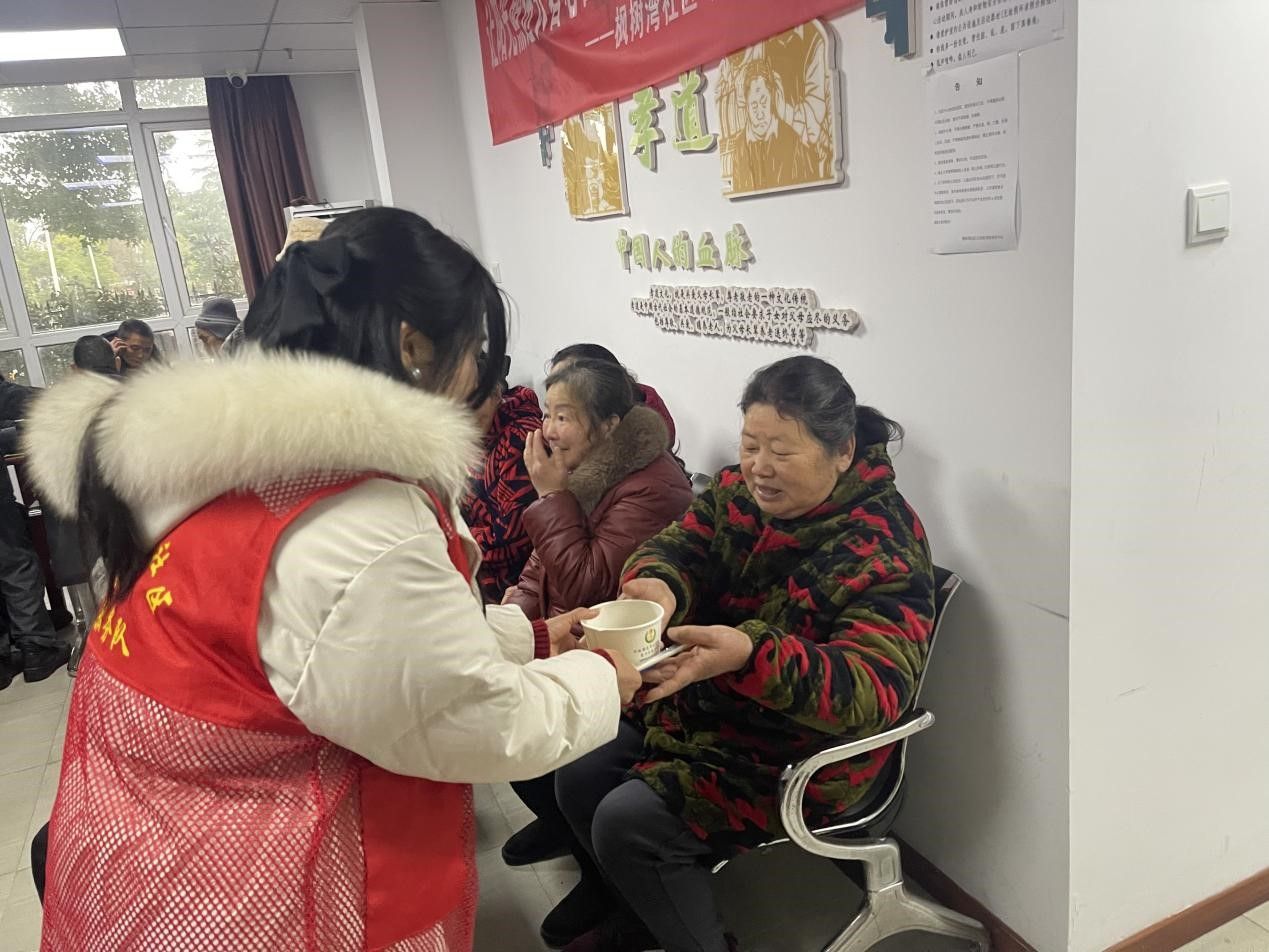 智慧泸州社保下载记，邻里温情与社保科技的故事