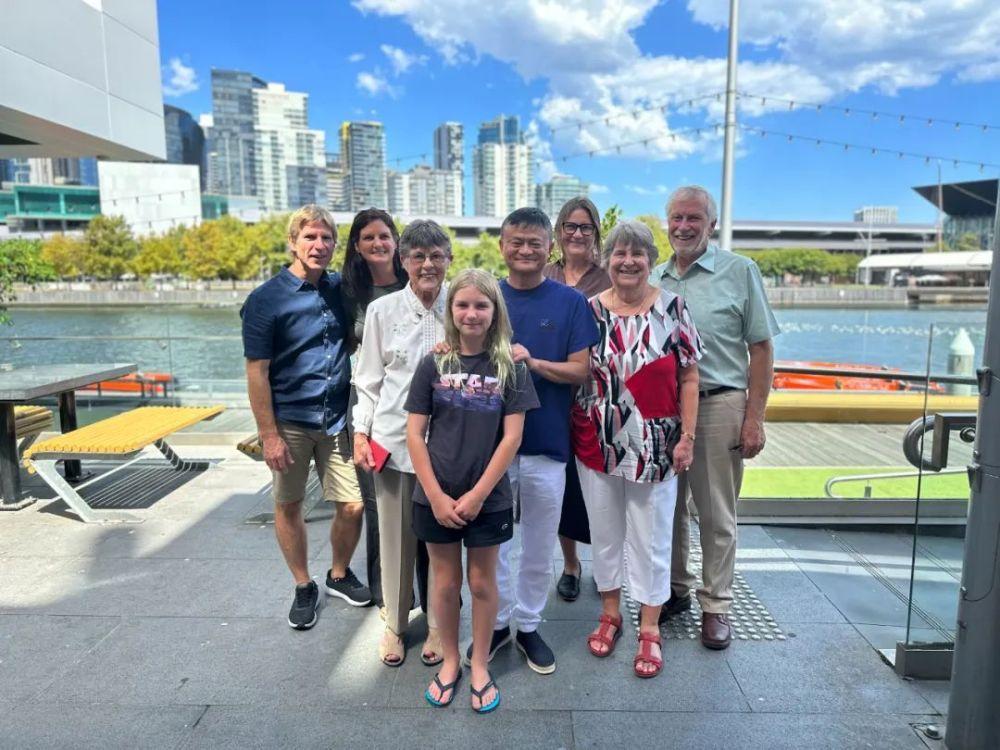 西湖音乐喷泉时间,友情与陪伴的温馨故事开启之际