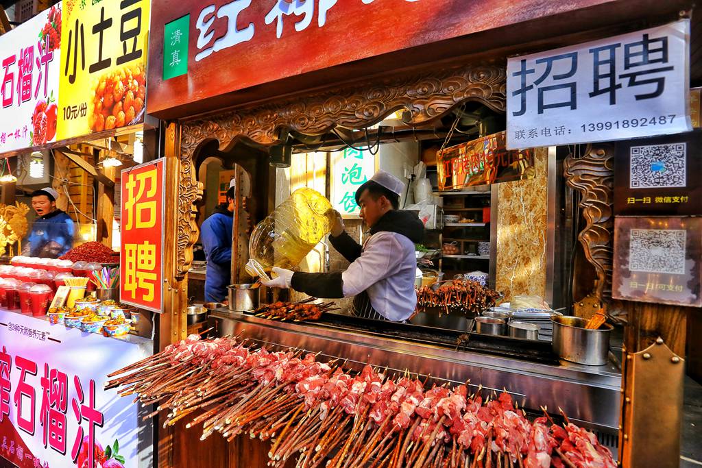 孙夏最新节目，探索小巷美食秘境
