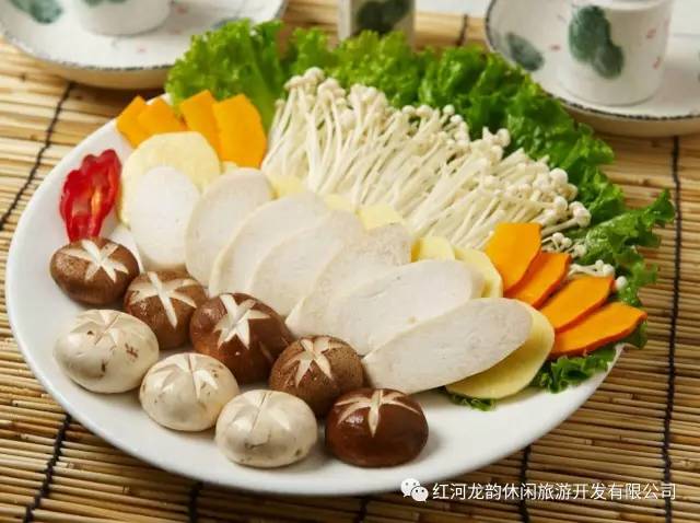 小颖美食探索，自然美景下的味蕾盛宴