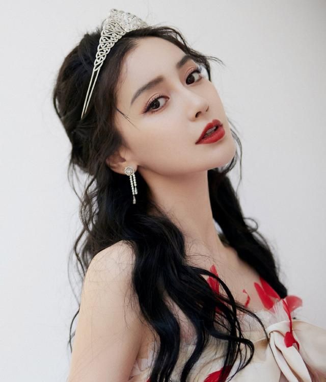 杨颖最新王牌，闪耀之星的光芒