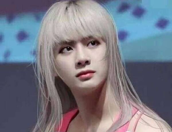 男明星扮女装,自信与成就感的力量展现变化之美