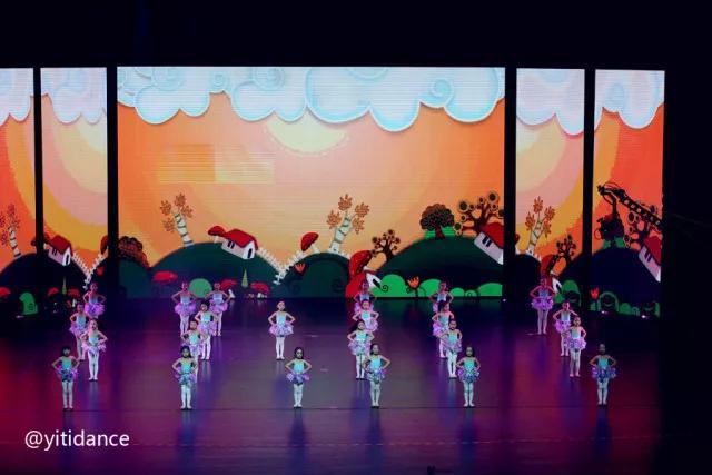 最新幼儿小班舞蹈视频，小巷深处的舞蹈宝藏