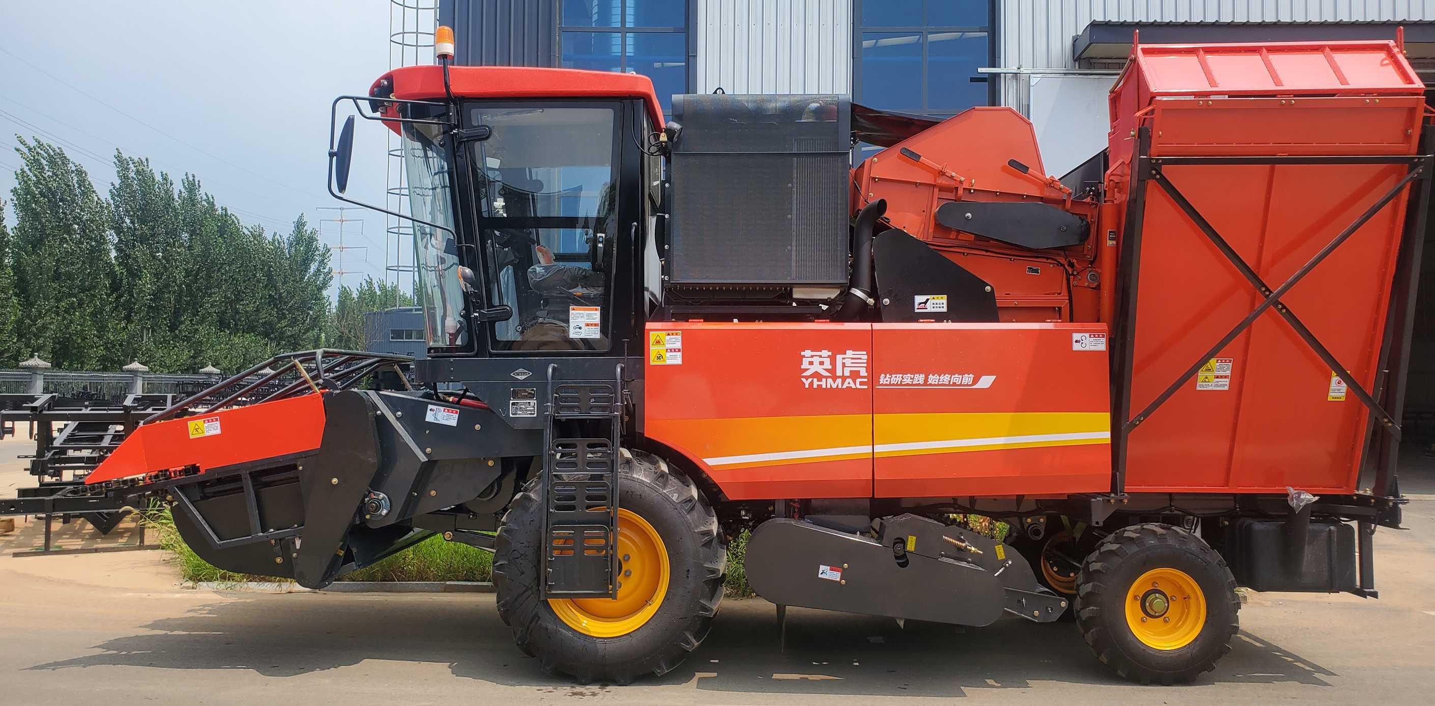 最新款玉米收割机，自然探索之旅启程