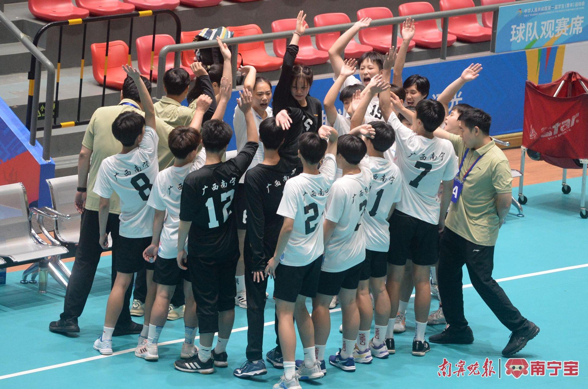 LOL电子竞技比赛，青春热血与荣耀的较量时刻！