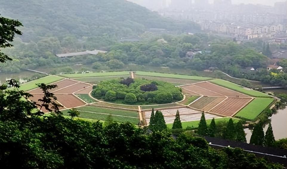 荣耀三国最新预约版，小巷探秘神秘宝藏之旅